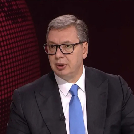 Vučić: "Teško je biti nezavisan i slobodan u današnjem svetu"; "Ne menjamo svoju politiku zbog ucena"