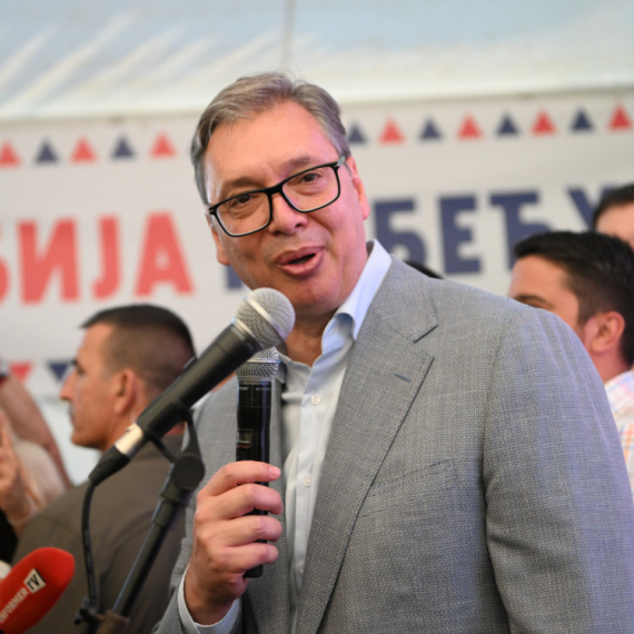 Vučić sa građanima u Loznici: "Hvala narodu, sačuvali smo suverenitet"; "Pristojnu Srbiju ne mogu da pobede"