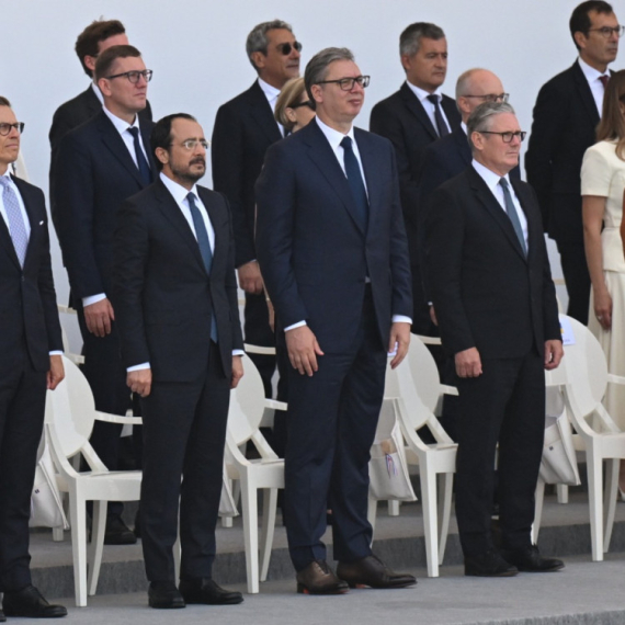 Velika čast za Srbiju: Vučić na vojnoj paradi u Francuskoj sedi u prvom redu FOTO
