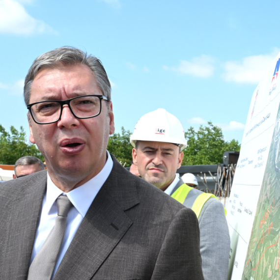 Vučić on NIS: "We'll do everything on our end to resolve the issue"