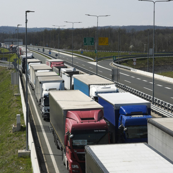 Putnička vozila čekaju sat vremena na izlazu iz Srbije, na Horgošu dva