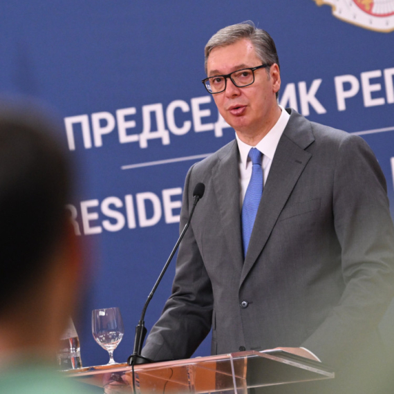 Vučić o jezivim pretnjama: "Želim Srbiju u kojoj porodica neće biti tema ni meta"; "Želim ujedinjenu Srbiju"