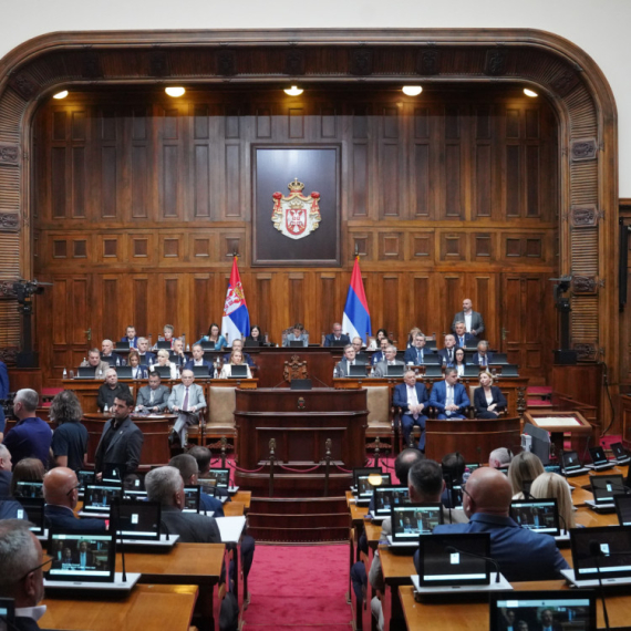 Vanredna sednica Skupštine o nepoverenju Vladi; Opozicija pokazala neodgovornost; Bitan im odmor