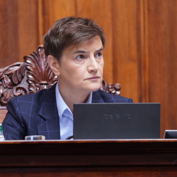 Brnabić poručila blokaderima: "Džaba pretite Vučiću, ne možete ga uplašiti" FOTO