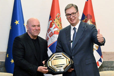 Slika za Srpska zastava i UFC pojas – gusle za kralja oktagona: Vučić dočekao Dejnu Vajta VIDEO