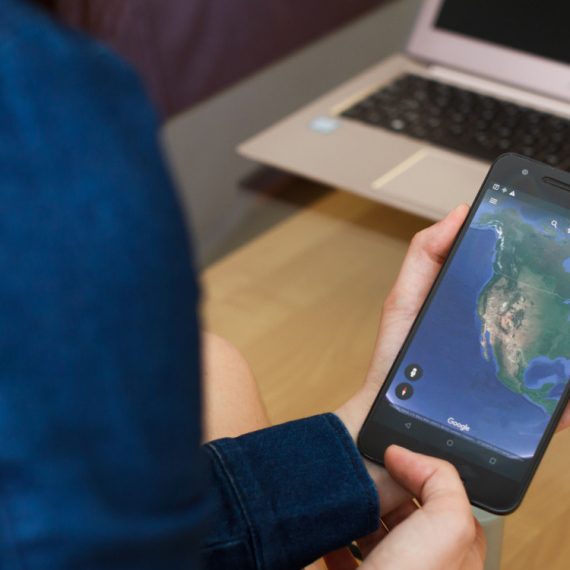 Skandal u Google Earth-u: AI generisao krater, kompanija ga hitno ugasila