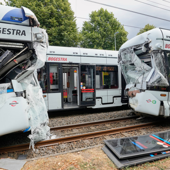Jeziva nesreća: Dva tramvaja se zakucala, na desetine povređenih FOTO