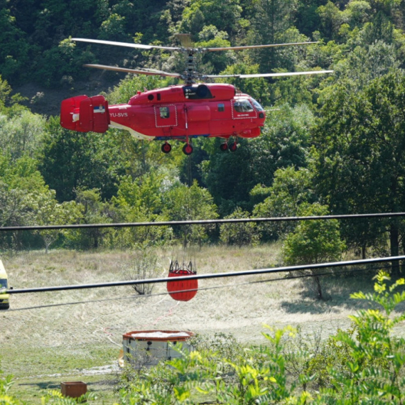 Nastavlja se borba s požarima u Srbiji; Kuće su odbranjene i ljudi su spaseni; Vatru gase i helikopteri