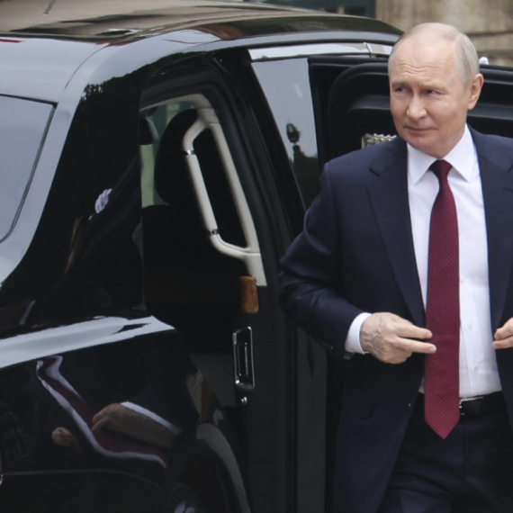 "Stay away, Putin is coming" PHOTO/VIDEO