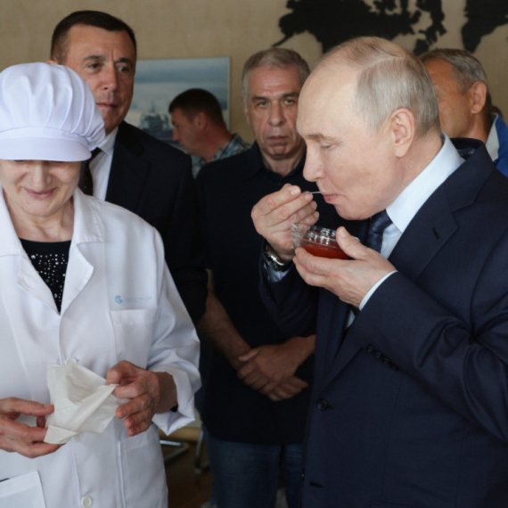 Putin has arrived - and they've gone furious PHOTO/VIDEO