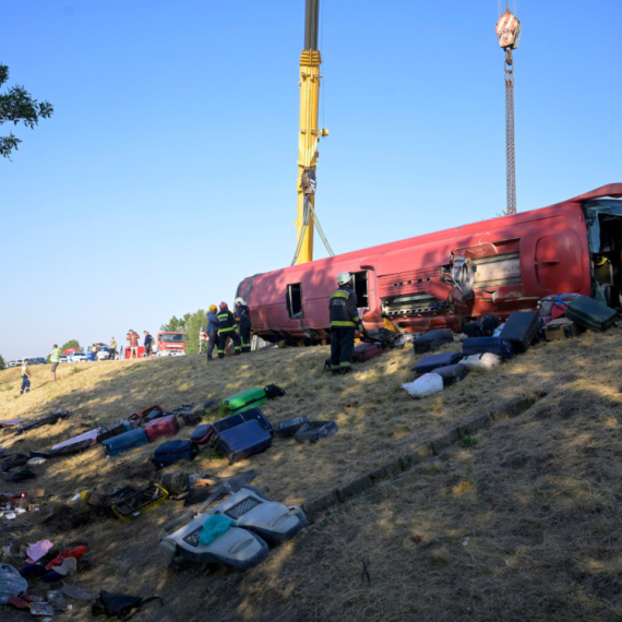 Horrific accident in Hungary: Bus full of passengers crashes into ditch; Many dead PHOTO