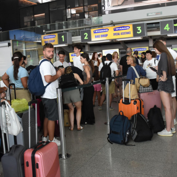 Lava spews from Mount Etna, Airport restrictions imposed: Tourists face travel chaos PHOTO