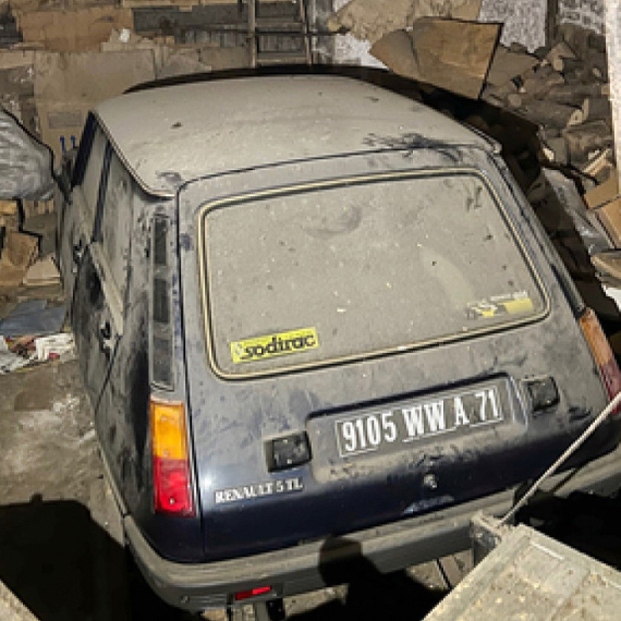 Kupila auto, parkirala ga i "zaboravila" na njega 43 godine FOTO