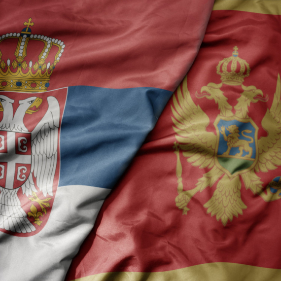 Usvojene skandalozne izmene Ustava u Crnoj Gori; Srpski jezik i dalje nije službeni