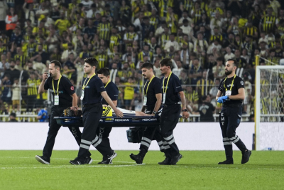 Slika za Jezive scene u Istanbulu – as Fenerbahčea se srušio na teren! VIDEO