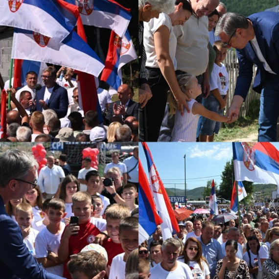 Vučić u Raškoj: Dočekao ga veliki broj ljudi; Ori se "Aco, Srbine"; Razgovara sa narodom i rešava probleme