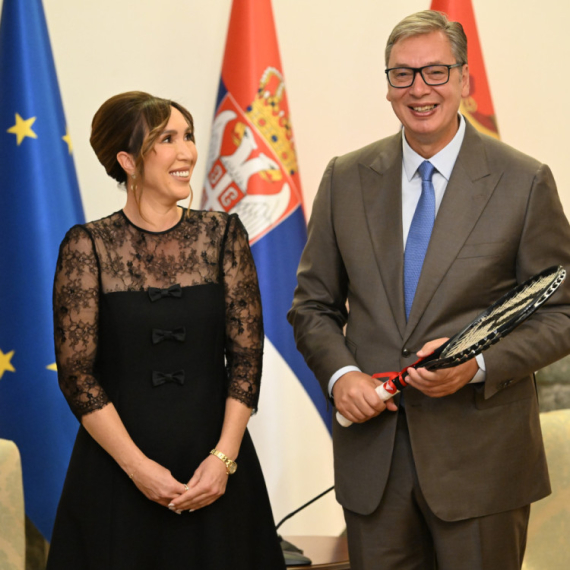 Skandal, nižu se uvrede; Opozicioni mediji napali Jelenu Janković zbog susreta sa Vučićem FOTO