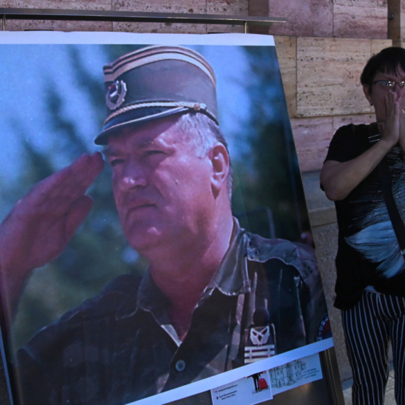 "Srbi su genocidni, Mladić je ratni zločinac"; Bartulica udario po Srbima, blokaderi mu klicali