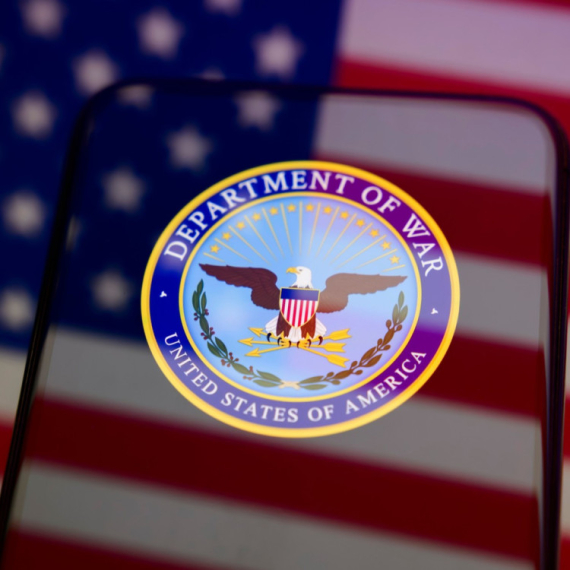 Amerika sprema "AI ratnike": Pentagon pokrenuo sopstveni ChatGPT i Grok – Claude izbačen