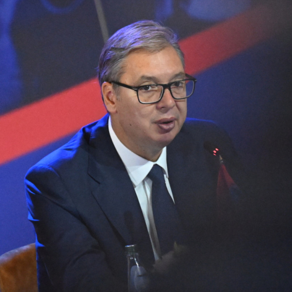 Vučić danas i sutra u Parizu; Na poziv Makrona biće na samitu zajedno s predstavnicima 120 delegacija