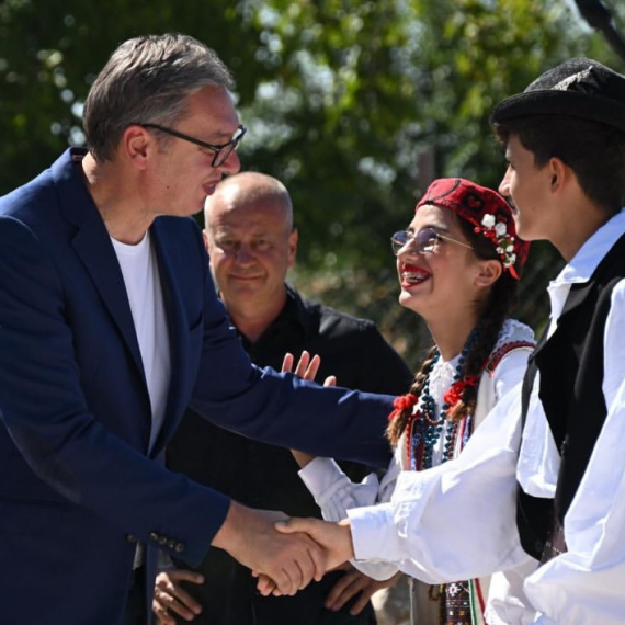 Vučić se obratio narodu: "Kamionče. Kamp-kućica. Vidimo se sukoro!" VIDEO