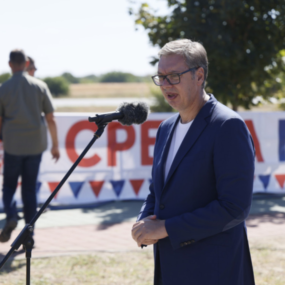Vučić danas u Velikoj Plani: Poseta etno-selu i razgovor sa meštanima