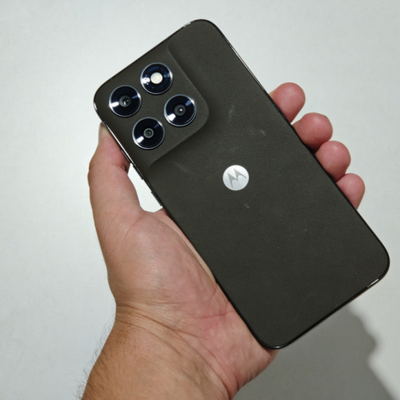 Motorola Moto G77: Sveobuhvatan telefon uz koji dobijate i poklon