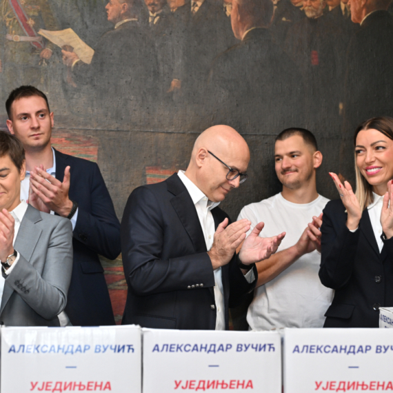 Vučević: "Na čelu Vlade mora da bude čovek koji odgovara svim građanima, zbog toga smo kandidovali Vučića"