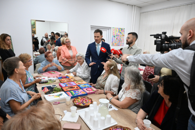 Slika za Mali: "Snažna podrška države penzionerima"; Dva miliona građana dobija pomoć vrednu oko 50 milijardi FOTO