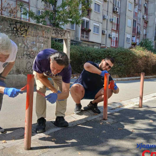 Nova akcija aktivista SNS-a na Novom Beogradu: U Bloku 61 uređuju stazu i farbaju stubiće
