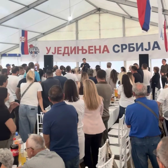 Brnabić: "Ujedinjena Srbija mora da pobedi zbog dečaka iz Grošnice"; "Porodice nisu legitimna meta" VIDEO