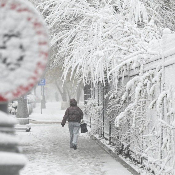 Two "Titans" set to collide; First warnings issued — Is a freezing cold spell on the way?