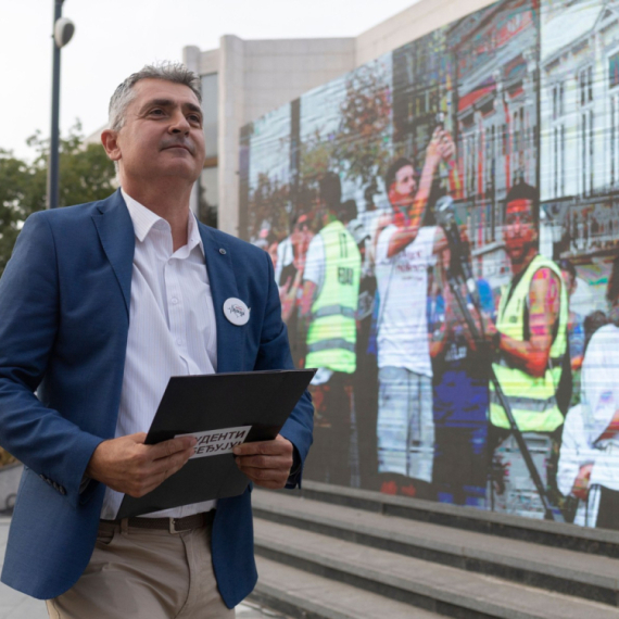 "Treća smena" na ulici: Izjave Ilije Srdanovića pokrenule buru; Nižu se komentari; "Prave od naroda budale"