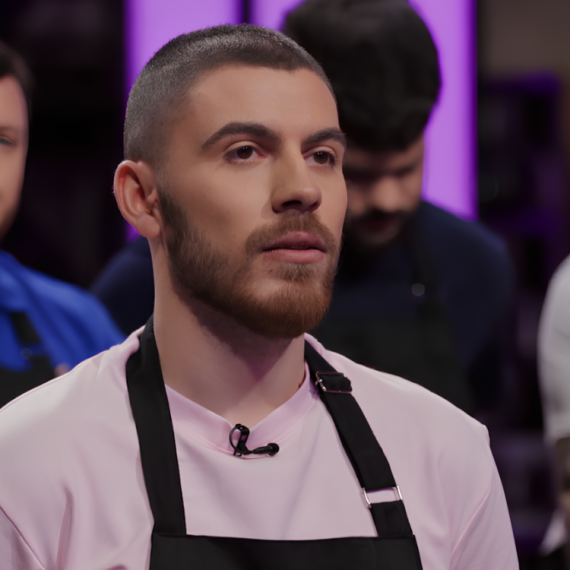 Sudije se "domunđavaju", a Aleksandar zbunjen: "Nervira me činjenica što mi se pogledi susreću sa Ljubičinim"