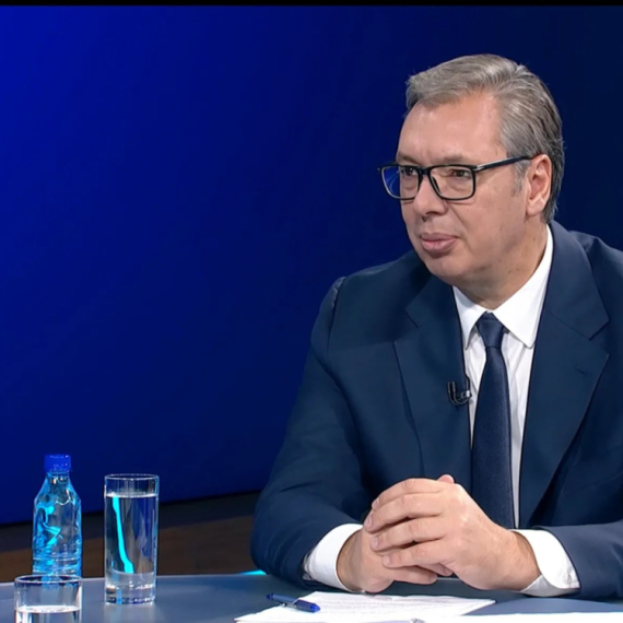 Vučić: "Odlazim ponosan na rezultate, to niko ne može da oduzme"; "Do čoveka je, ne do funkcije"