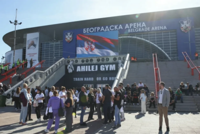 Slika za Prepun prostor ispred Arene: Veliki broj građana stigao na skup; Evo šta su poručili
