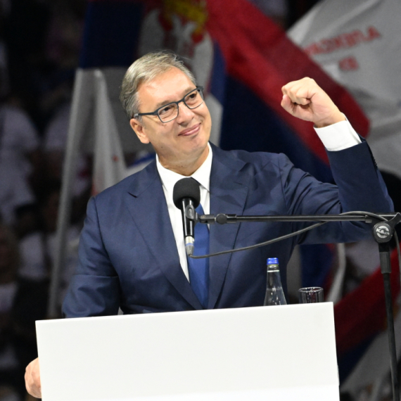 Vučić u novom spotu najavio veće penzije i plate: "Reči pretvaramo u dela" VIDEO