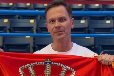 Slika za "Biramo bolju budućnost za našu decu"; Mali sa zastavom iz Arene: "Složni i jedinstveni"; "Za broj 1" VIDEO