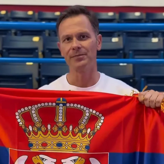 "Biramo bolju budućnost za našu decu"; Mali sa zastavom iz Arene: "Složni i jedinstveni"; "Za broj 1" VIDEO