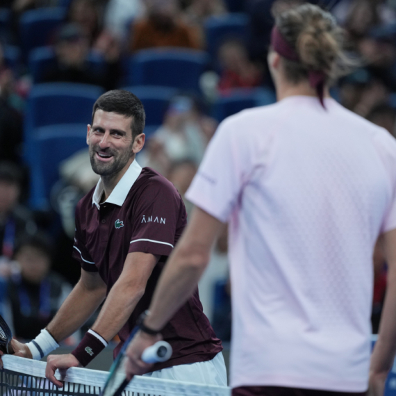 Djokovic turns back the clock and defeats Zverev to reach the semifinals!