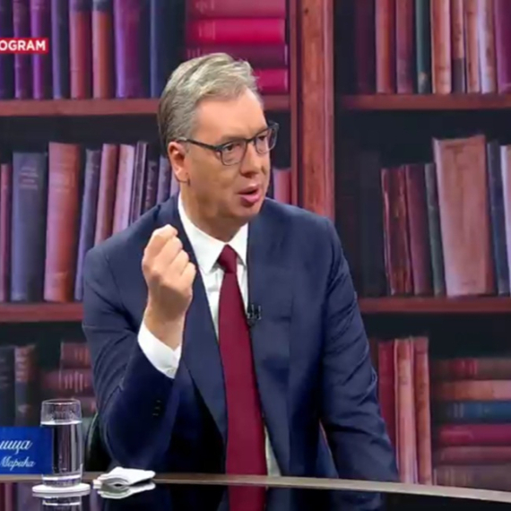 Vučić: "Neverovatan je preokret u toku u Srbiji"; "Deset godina sam verno služio narodu"