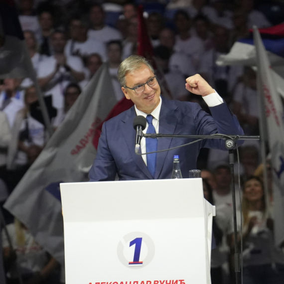 Vučić brine o svakom građaninu Srbije, posebno o deci; Analitičari o najavljenim ulaganjima u zdravstvo