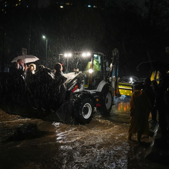 Apocalypse in Istanbul: Residents warned, "Stay indoors"; Schools closed VIDEO