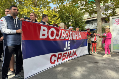 Slika za Mladi krenuli peške ka Novom Sadu – svi na veliki skup liste "Ujedinjena Srbija - Aleksandar Vučić" FOTO