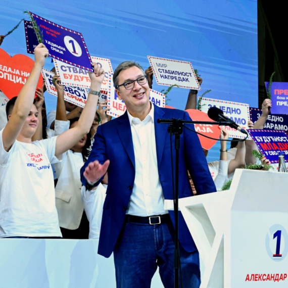 Vučić: "U vreme Šoškića, umesto vremenske prognoze, gledali ste kurs, pa trk u banku da vam novac ne propadne"