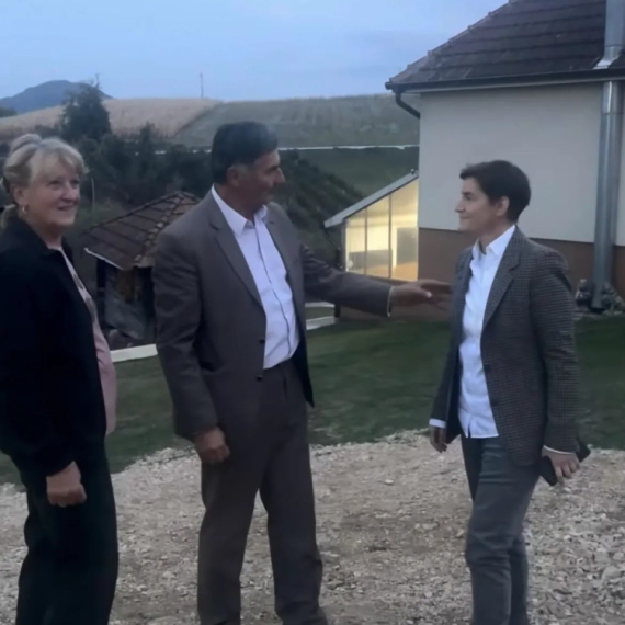 Brnabić posetila Kablar: Razgovarala sa meštanima;  "Pobedili smo zajedno, ljudi se danas vraćaju" VIDEO