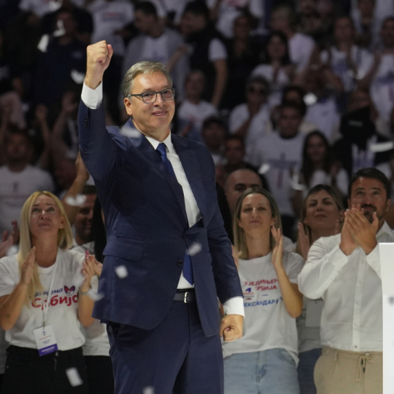 Vučić sam protiv opozicije, Mila, Kurtija, Spajića, Plenkovića i tajnih službi – i sve ih pobeđuje
