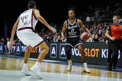 Slika za POLUVREME Partizan se muči