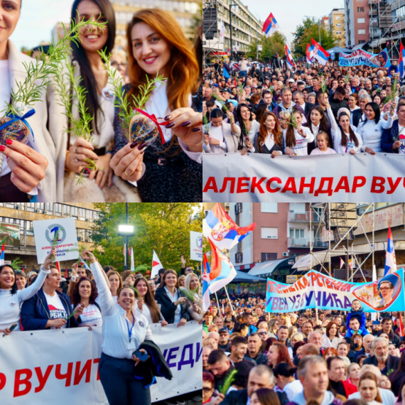 Reka ljudi u Kruševcu; Počeo veliki skup; Obraća se Vučić; "Čarapani su uz Vučića" FOTO