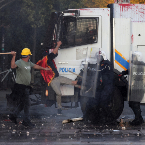 Tirana opet gori; Snimci su strašni FOTO/VIDEO